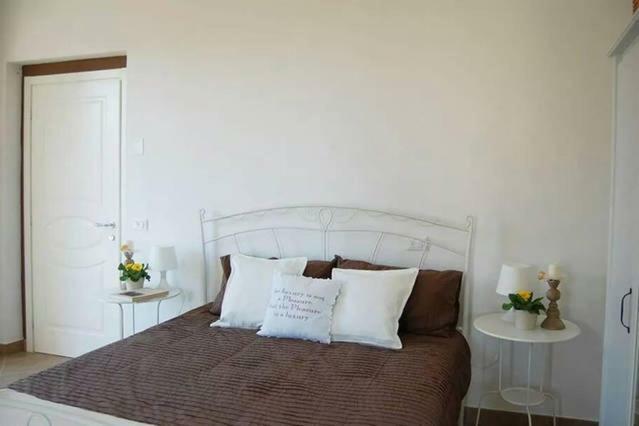 Apartament La Casa Bianca Roe Zewnętrze zdjęcie