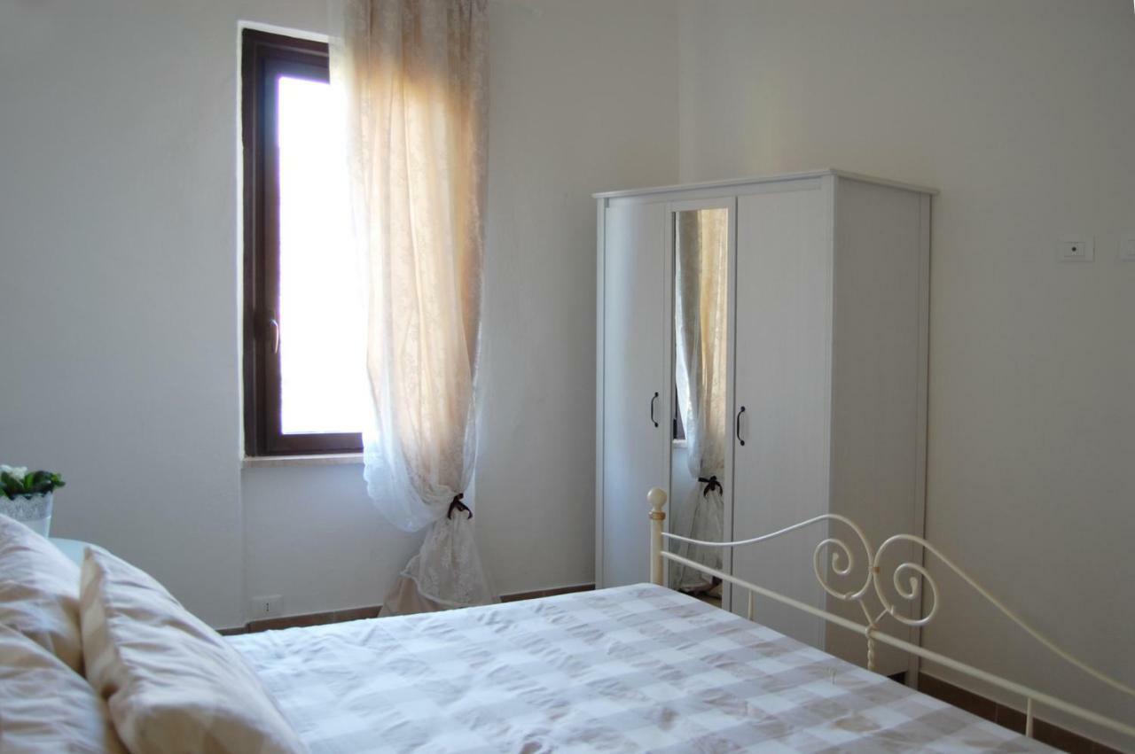 Apartament La Casa Bianca Roe Zewnętrze zdjęcie