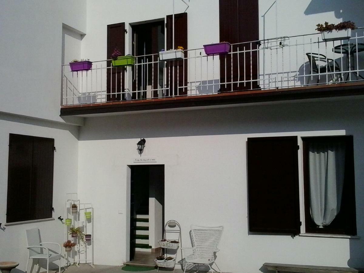 Apartament La Casa Bianca Roe Zewnętrze zdjęcie