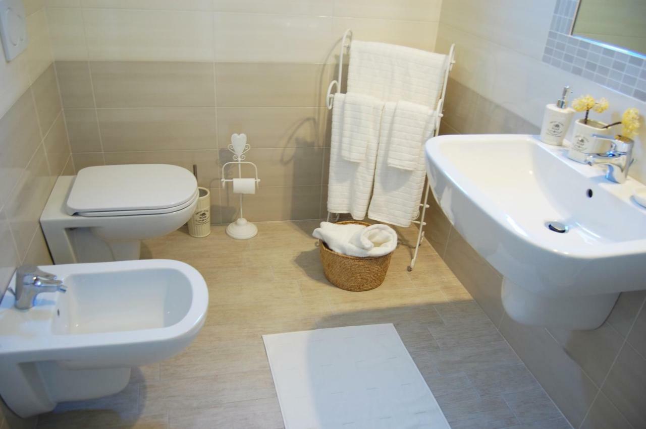 Apartament La Casa Bianca Roe Zewnętrze zdjęcie