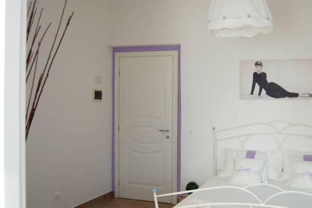 Apartament La Casa Bianca Roe Zewnętrze zdjęcie